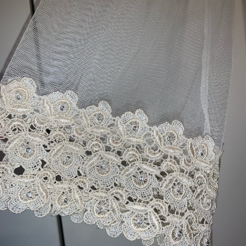 Delicates Sheer Cream Robe - Picture 4 of 5